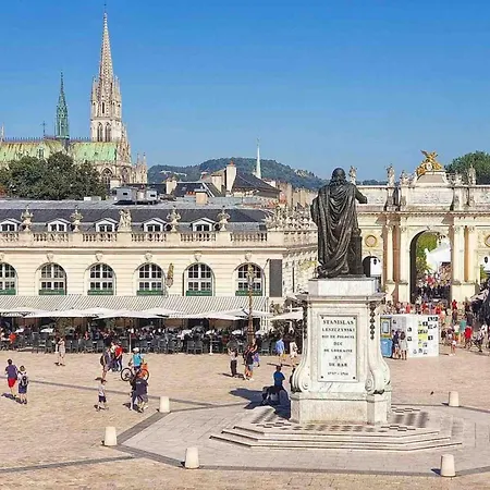 Le Dominicains Au Calme Aux Portes De La Place Stanislas נאנסי