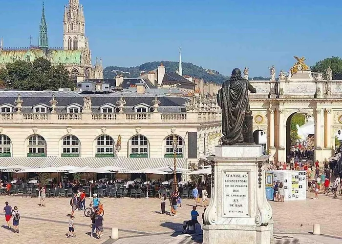 Le Dominicains Au Calme Aux Portes De La Place Stanislas Нанси